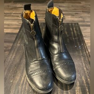 Girls size 4 ovation riding boots